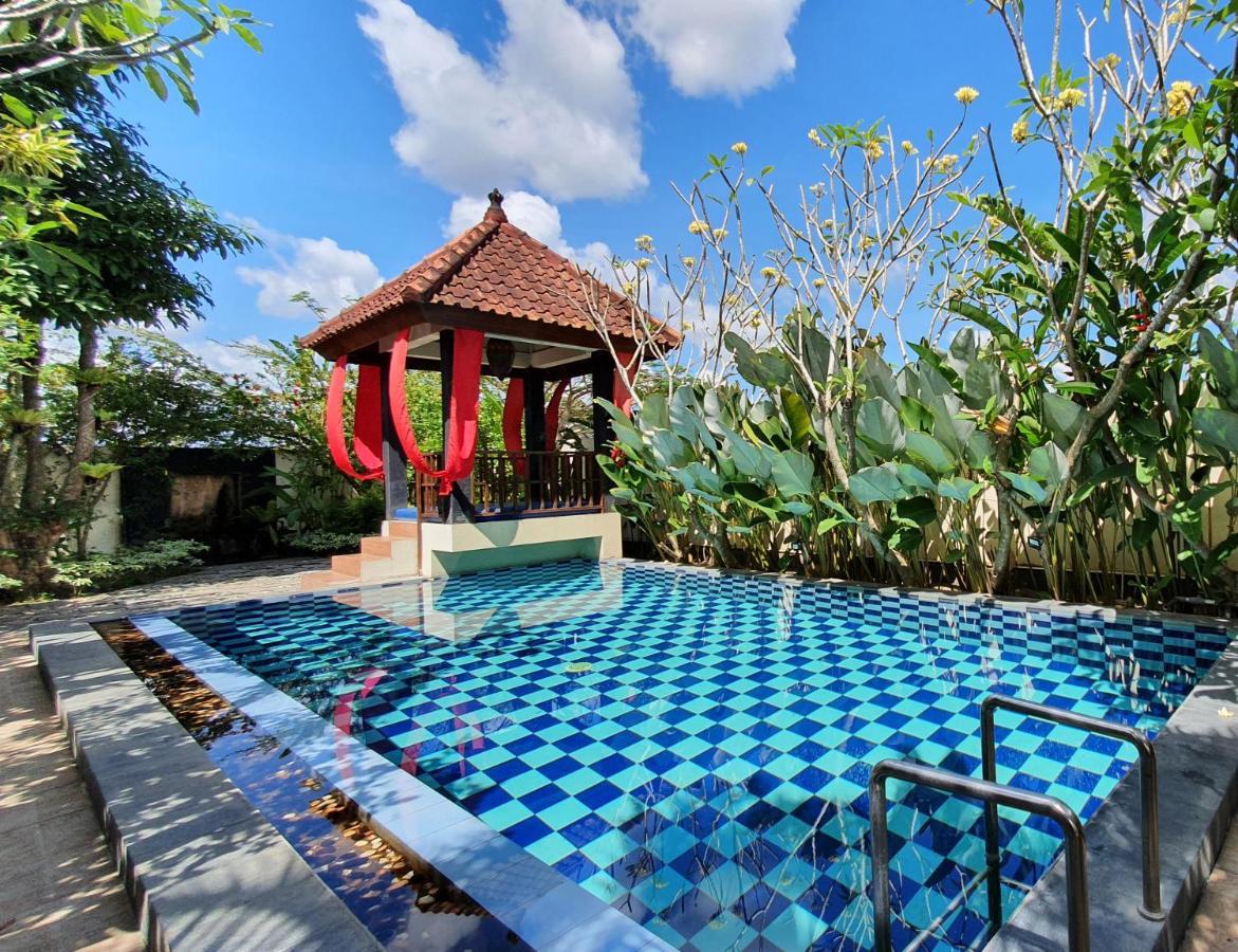Villa Rosseno - Evelyn Private Pool And Garden Yogyakarta Exterior photo